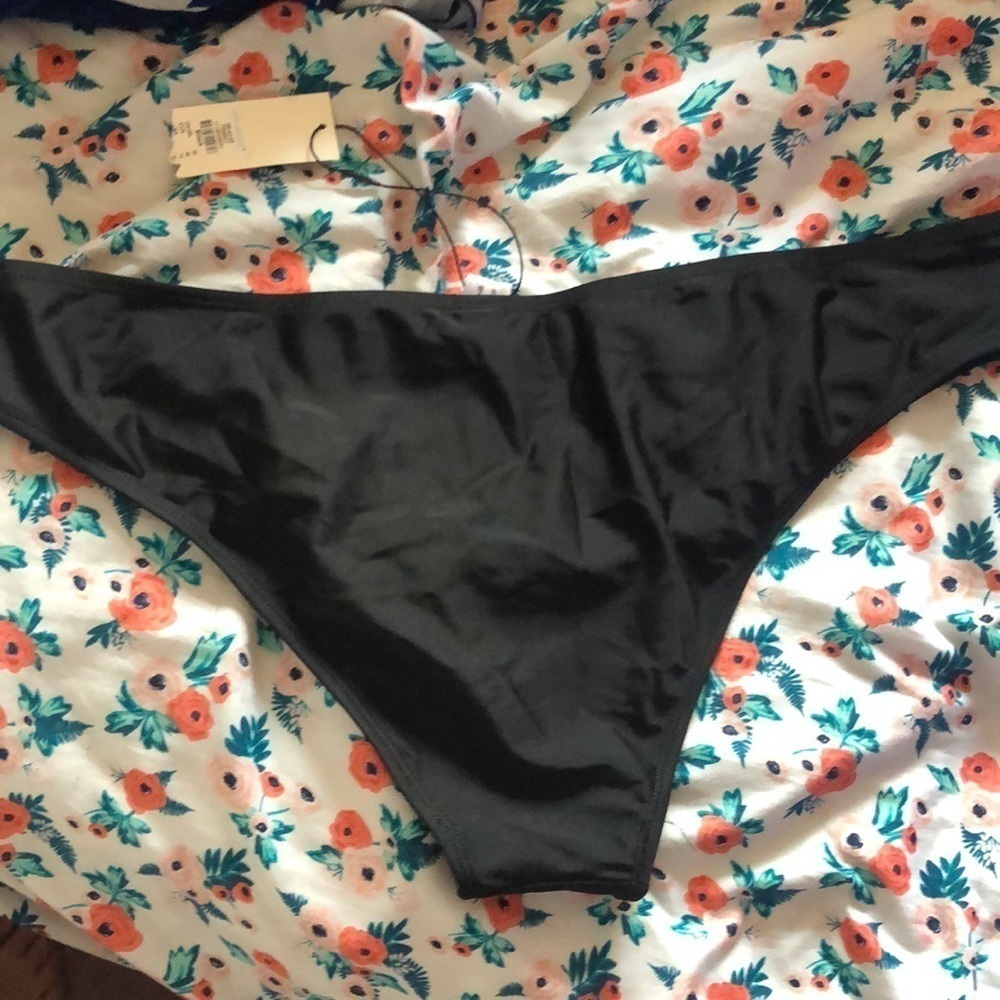 Black bikini bottom - Picture 2 of 4